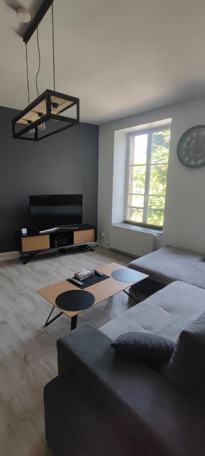 Appartement D'Hippolyte - Vue Musee Rimbaud Charleville-Mézières Esterno foto